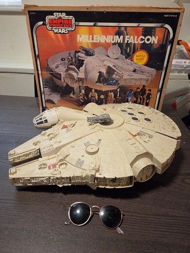 Star wars millenium falcon - wars,